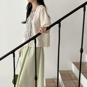 Áo sơ mi ngắn tay cổ tròn thêu hoa retro đỗi xứng - A962