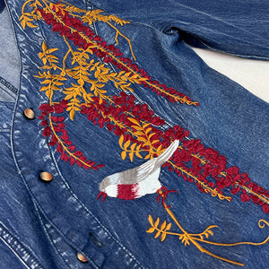 Đầm liền denim tay lửng cổ V thêu cành hoa và chú chim - NU9392