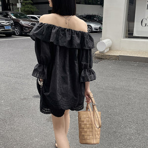 Bộ đồ gồm áo T-shirt cổ tròn trễ vai ngắn tay và quần sooc thêu hoa lá - OD1468