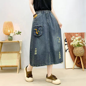 Chân váy denim lưng thun một túi hộp thêu hoa - NU10441