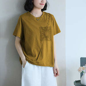 Áo T-shirt ngắn tay cổ tròn thêu trang trí ô vuông - NU10382