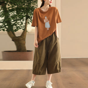 Áo T-shirt ngắn tay cổ tròn in cô gái và bánh mì - A036
