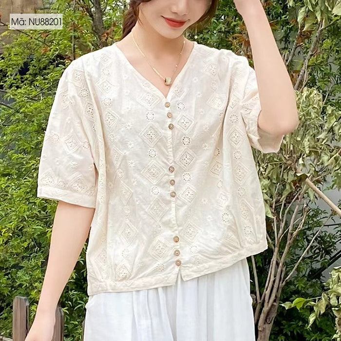 Áo sơ mi ngắn tay cổ V thêu hoa văn ô vuông đồng màu - NU8820