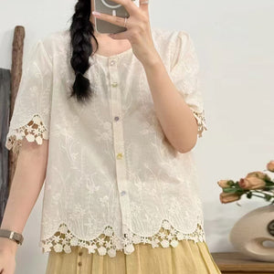 Áo sơ mi linen ngắn tay cổ tròn thêu hoa lá khuy tròn - A878
