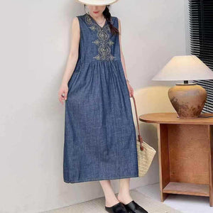 Đầm liền denim sát nách cổ V thêu retro trước ngực - D050