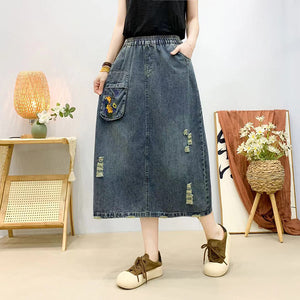 Chân váy denim lưng thun một túi hộp thêu hoa - NU10441