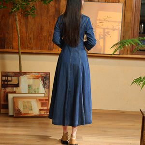 Đầm liền denim tay lửng cổ V khuy cài thêu hoa văn retro - NU9370