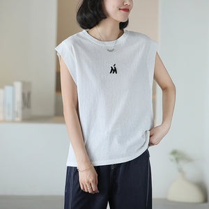 Áo T-shirt sát nách cổ tròn thêu chữ M - NU10317