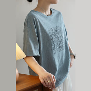 Áo T-shirt ngắn tay cổ tròn in trừu tượng ô vuông - A850