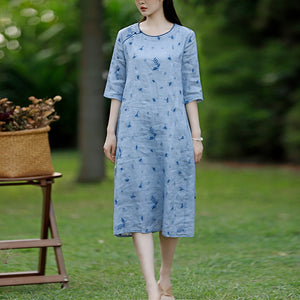 Đầm liền linen ngắn tay cổ tròn hai khuy thêu hoa retro - NU10508