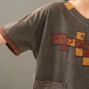Bộ đồ denim gồm áo T-shirt ngắn tay cổ V và quần baggy thêu ô vuông - NU10176
