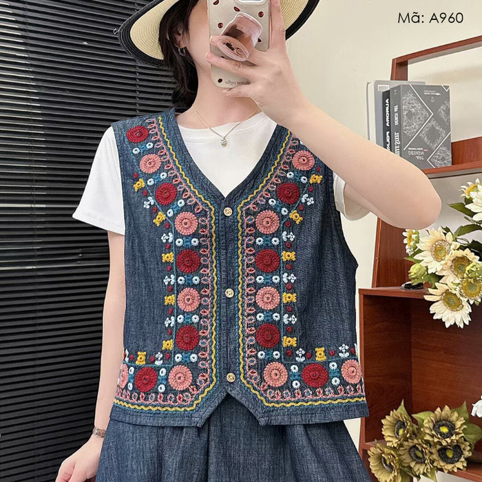 Áo khoác gile denim cổ tròn thêu hoa hoa văn thổ cẩm - A960