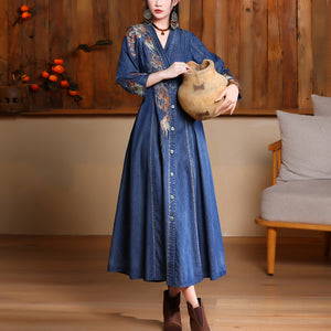 Đầm liền denim tay lửng cổ V thêu hoa văn trừu tượng - NU9364