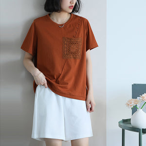 Áo T-shirt ngắn tay cổ tròn thêu trang trí ô vuông - NU10382