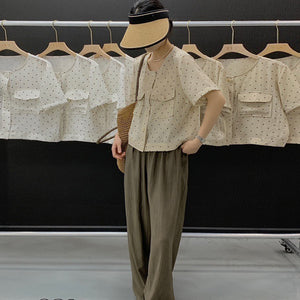 Áo sơ mi linen ngắn tay cổ tròn hai túi vuông chấm bi - A838