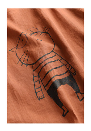 Áo T-shirt linen ngắn tay cổ tròn in chú mèo đeo kính - NU10463