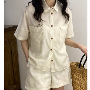 Bộ đồ linen gồm quần sooc và áo sơ mi ngắn tay cổ đức hai túi vuông - NU8741