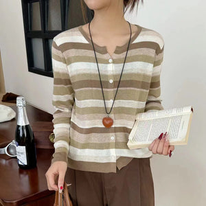 Áo khoác len dệt kim dài tay cổ tròn kẻ sọc màu - A074