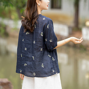 Áo sơ mi linen ngắn tay cổ tròn ren thêu những chùm hoa - A017