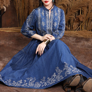 Đầm liền denim tay lửng cổ tròn thêu hoa lá retro eo thắt dây - NU9366