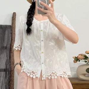Áo sơ mi linen ngắn tay cổ tròn thêu hoa lá khuy tròn - A878