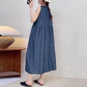 Đầm liền denim sát nách cổ V thêu retro trước ngực - D050