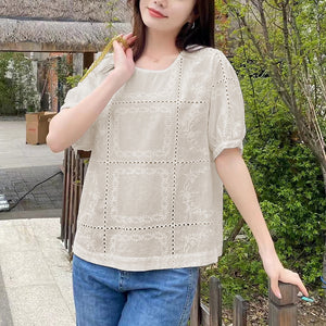 Áo T-shirt linen ngắn tay cổ tròn thêu hoa văn ô vuông - NU10234