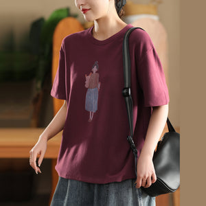 Áo T-shirt ngắn tay cổ tròn in cô gái và bánh mì - A036