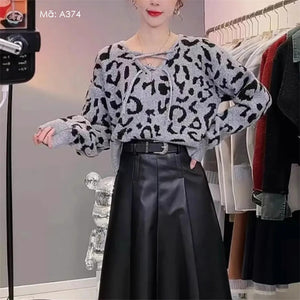 Áo len cashmere dài tay cổ V đan dây hoa văn trừu tượng - A372