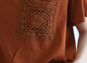 Áo T-shirt ngắn tay cổ tròn thêu trang trí ô vuông - NU10382