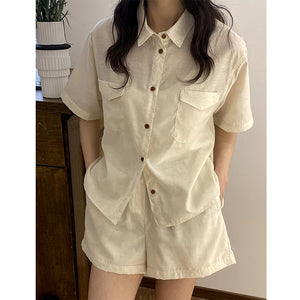 Bộ đồ linen gồm quần sooc và áo sơ mi ngắn tay cổ đức hai túi vuông - NU8741