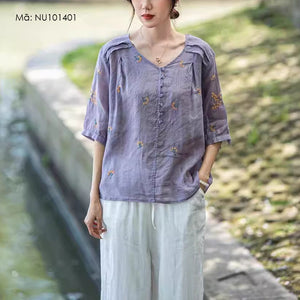 Áo sơ mi linen ngắn tay cổ V thêu hoa lá vai xếp ly - NU10140