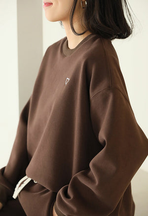 Bộ đồ nỉ nhung gồm áo T-shirt dài tay cổ tròn và quần baggy ống bo - NU9477