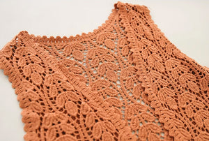 Áo khoác len cardigan sát nách cổ V đan những chiếc lá - NU9239