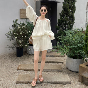 Bộ đồ gồm áo sơ mi cổ tròn dài tay và quần sooc đơn sắc - OD1472