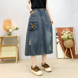 Chân váy denim lưng thun một túi hộp thêu hoa - NU10441