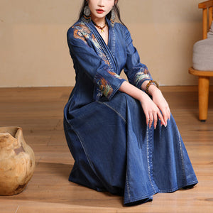 Đầm liền denim tay lửng cổ V thêu hoa văn trừu tượng - NU9364