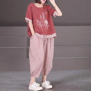 Bộ đồ linen gồm áo T-shirt ngắn tay hoa văn trừu tượng và quần baggy caro - NU8957