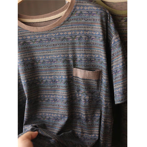 Áo T-shirt ngắn tay cổ tròn kẻ sọc hoa văn retro một túi nhỏ - NU8984