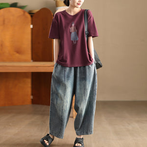 Áo T-shirt ngắn tay cổ tròn in cô gái và bánh mì - A036