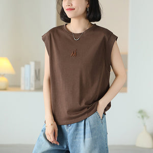 Áo T-shirt sát nách cổ tròn thêu chữ M - NU10317