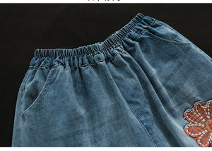 Quần baggy lửng denim lưng thun thêu hoa lá và ô vuông - NU8746