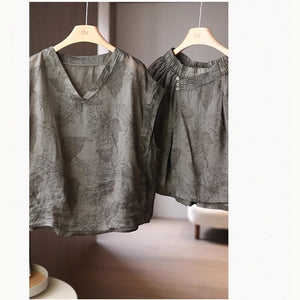 Bộ đồ linen gồm áo sơ mi sát nách cổ V và quần sooc in hoa văn retro hai lớp - NU8972