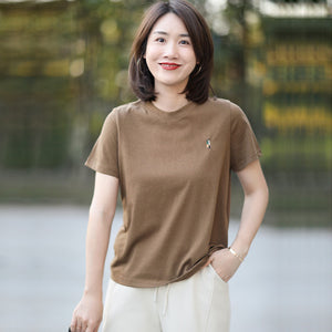 Áo T-shirt ngắn tay cổ tròn thêu hai người - A021
