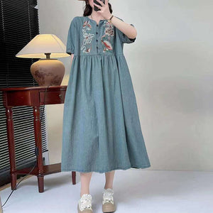 Đầm liền denim ngắn tay cổ tròn xẻ V thêu hoa văn retro - NU10187
