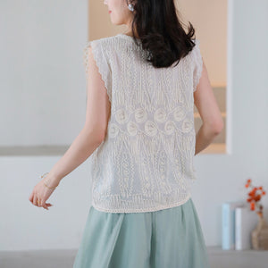 Áo T-shirt sát nách cổ tròn thêu hoa văn retro - A907