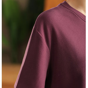 Áo T-shirt ngắn tay cổ tròn in cô gái và bánh mì - A036