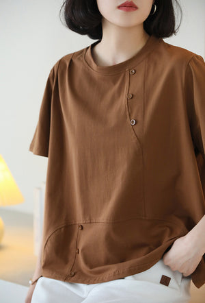 Áo T-shirt ngắn tay cổ tròn kiểu đính khuy lệch - NU10379