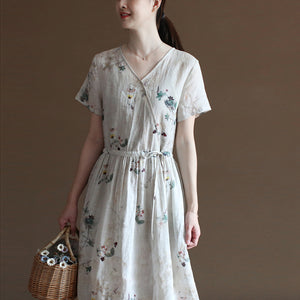 Đầm liền linen hoa lá ngắn tay cổ V vạt chéo eo thắt dây - NU10023