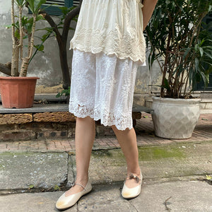 Quần sooc linen lưng thun thêu những chùm hoa  - NU7577